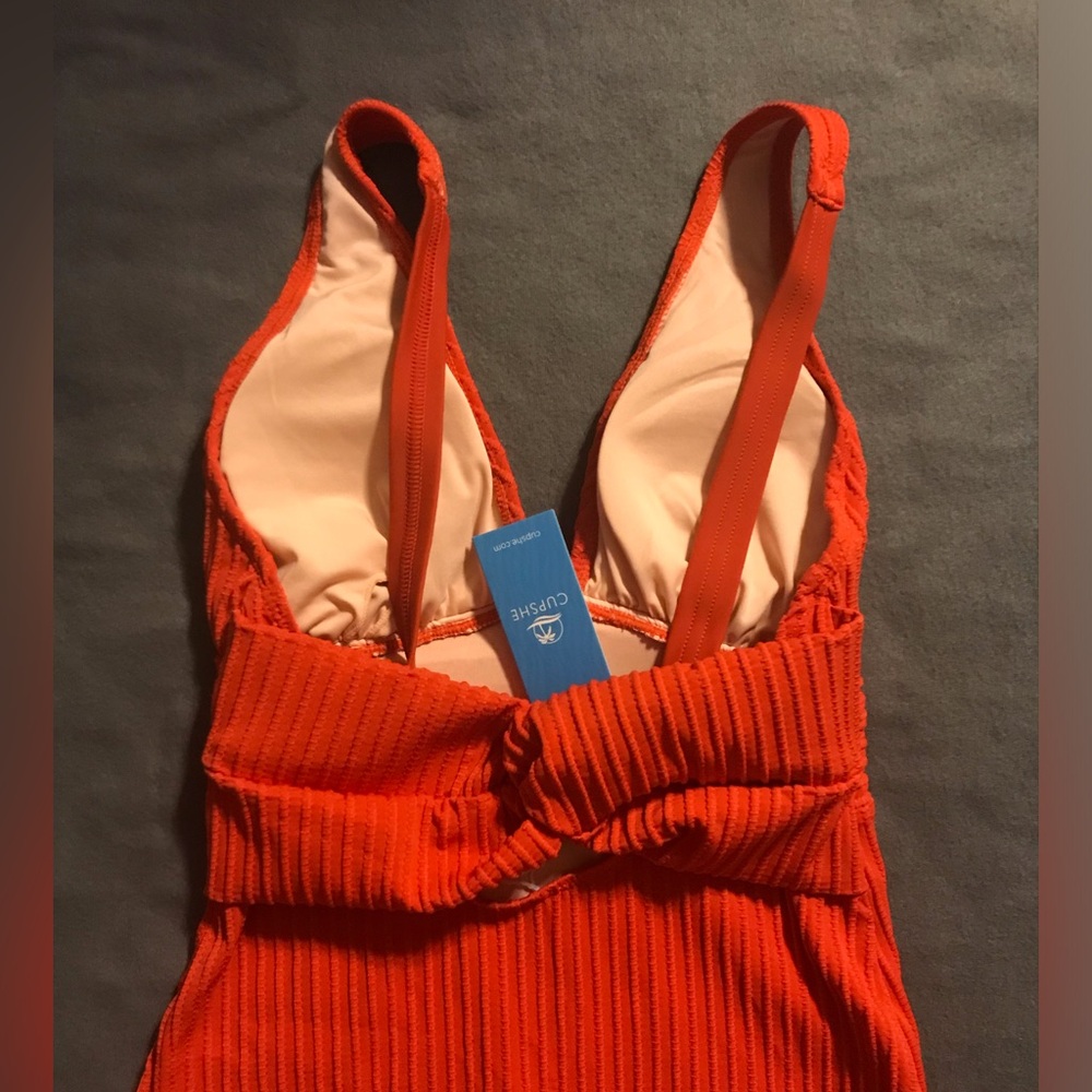 Cupshe Red Ribbed One Piece Swimsuit - Picture 4 of 7